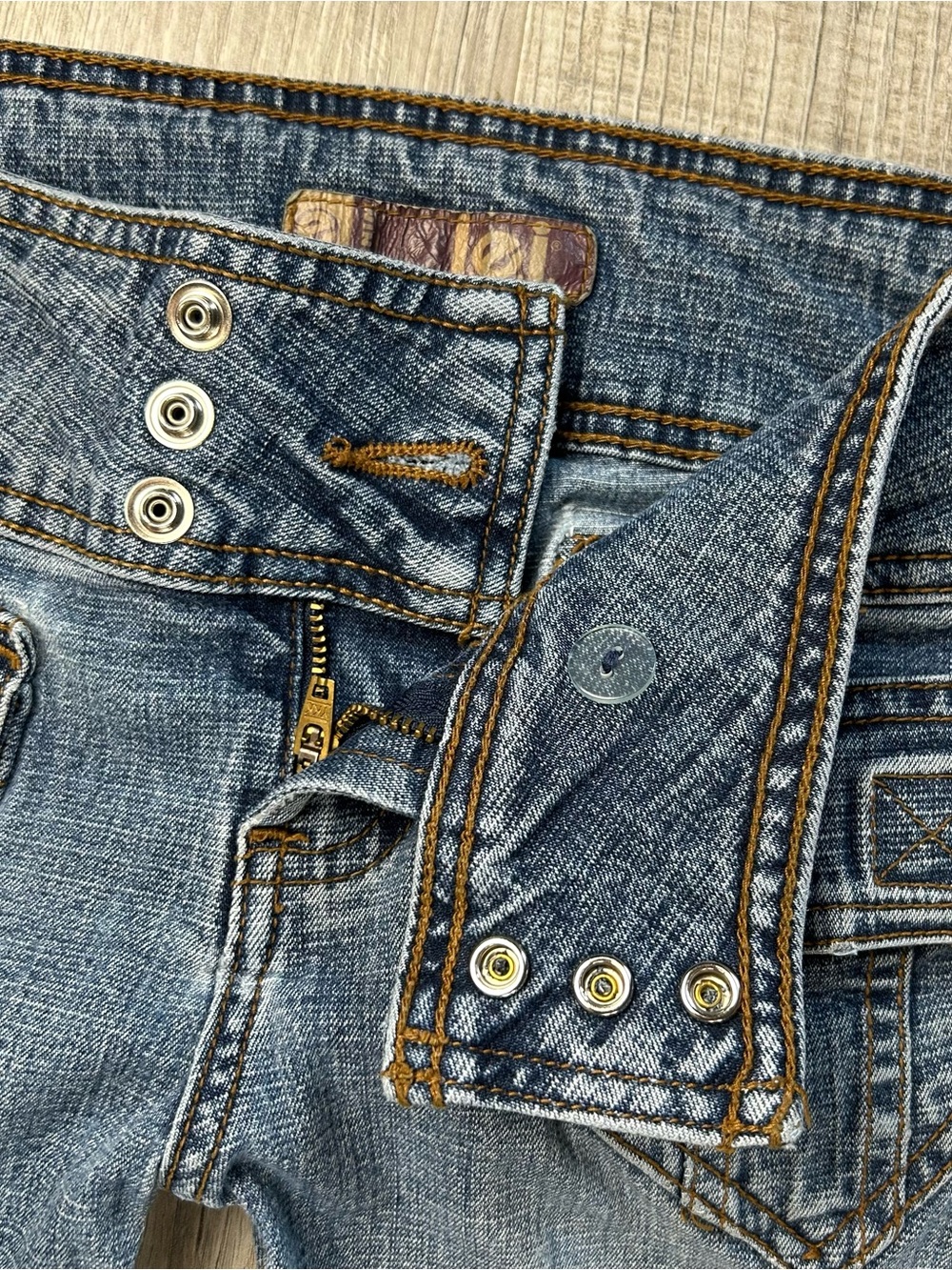 Y2K vintage L.E.I Low Rise Flare Jeans Size 1 with Velcro Pockets EUC - Picture 5 of 10